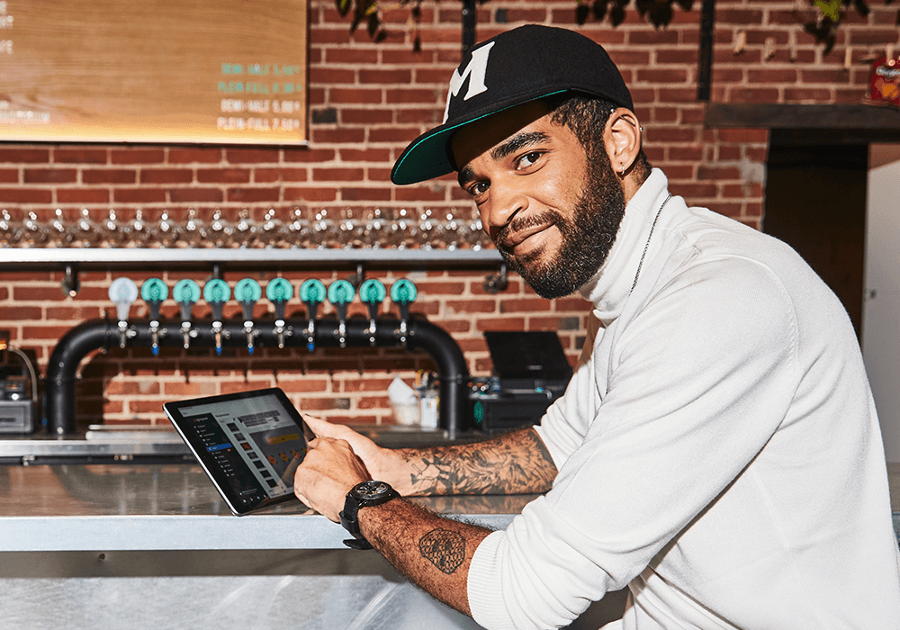 Lightspeed customer using the iPad ePOS at their bar