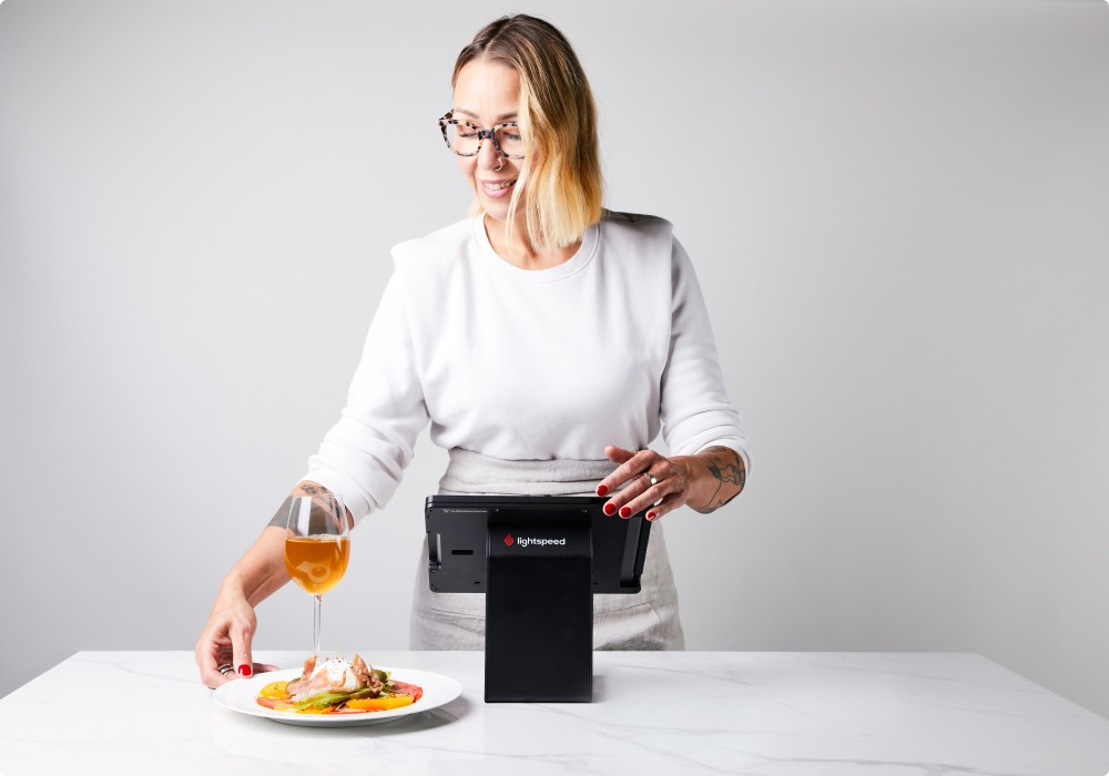 Smiling woman using Lightspeed Restaurant
